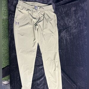 Under Amour athletic wear Size L